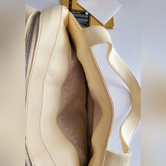 Chanel Cream Knit Canvas & Leather Shoulder Bag - Picture 5 of 12